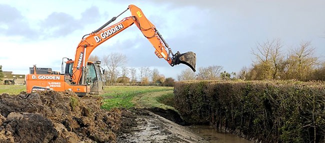 brooker-farm-digger-in-action
